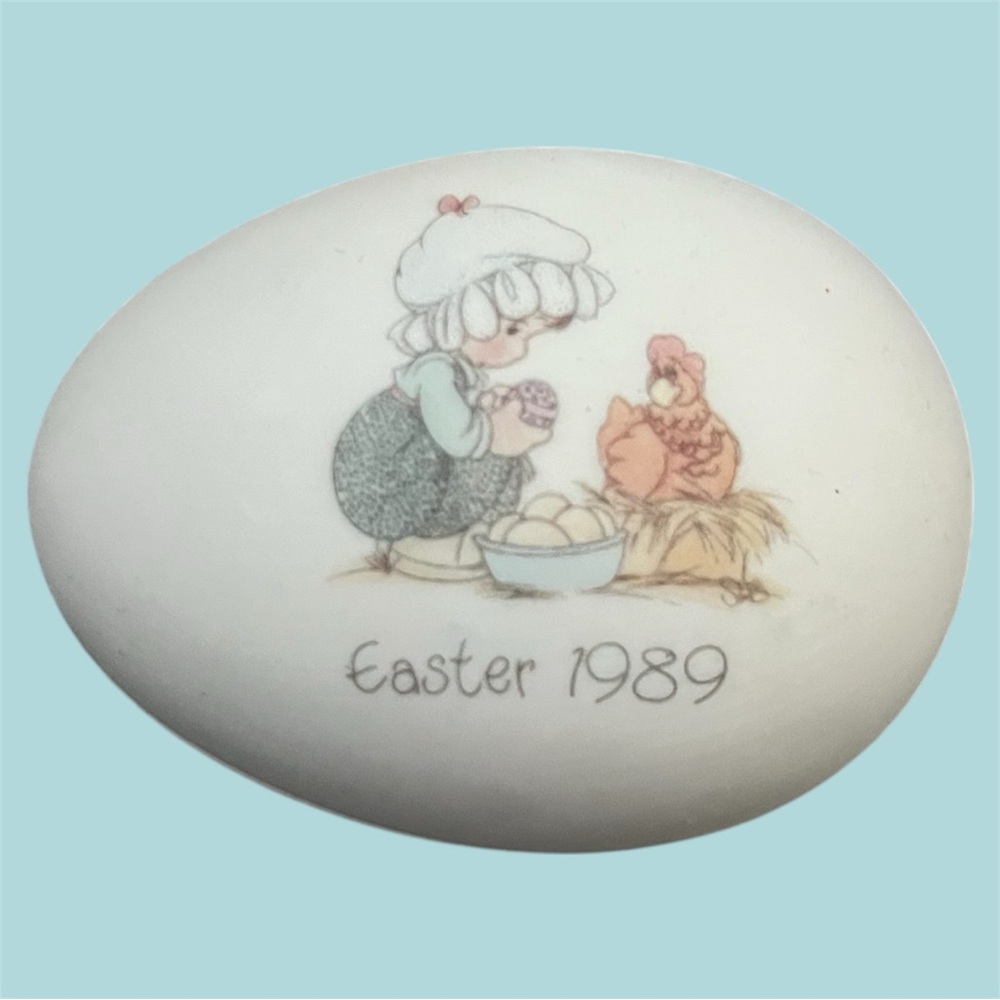 Precious Moment - Easter 1989 Decorative Egg with Child and Chick Design